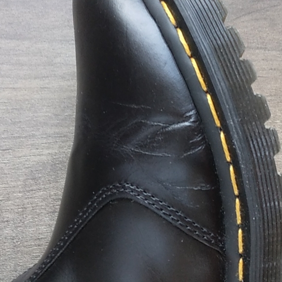 DR. MARTENS AIRWAIR BLACK LEATHER SHEARLING TRIM BOOTS WOMANS 10/42 - Picture 8 of 10